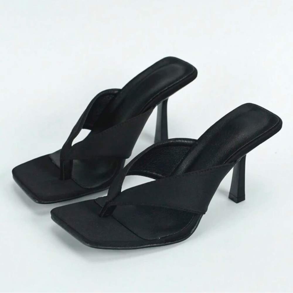 Black thong strap heels